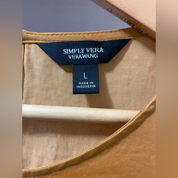 Simply Vera Vera Wang Gold Blouse size Large - Picture 5 of 5